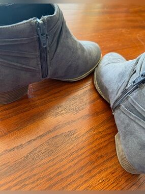 Girls Suede Ankle Booties in light Charcoal Gray boots